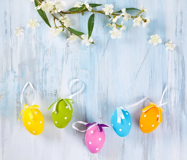 Huevos de Pascua en fila. — Foto de Stock