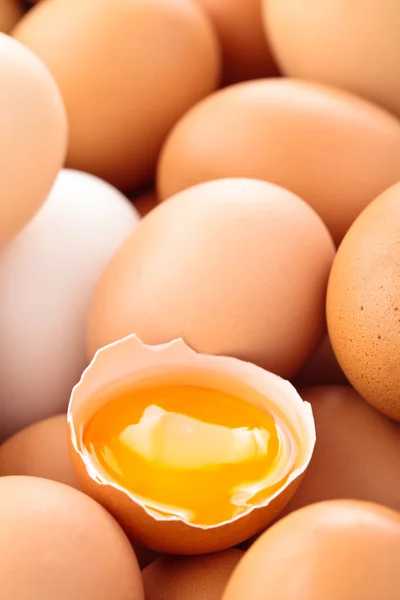 Fresh eggs background. — Stock Photo, Image