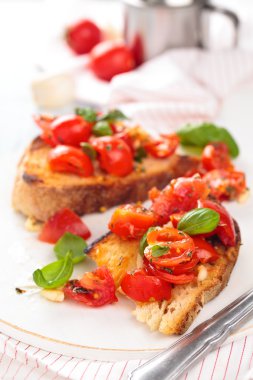 İtalyan yemeği. Bruschetta.