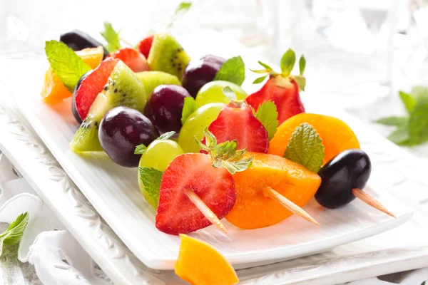 Frutas en palitos . — Foto de Stock