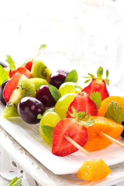 Frutas en palitos . — Foto de Stock