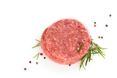 Ham hamburger ve baharatlar.