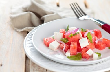 Nane ile karpuz salatası.