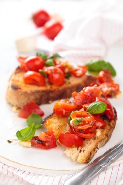 İtalyan yemeği. Bruschetta.