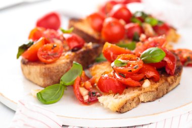 İtalyan yemeği. Bruschetta.