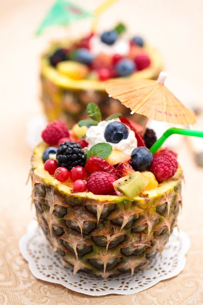 Ensalada de frutas con menta . —  Fotos de Stock