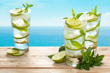 taze mojito kokteyli.