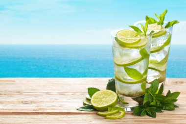 taze mojito kokteyli.