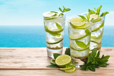 taze mojito kokteyli.