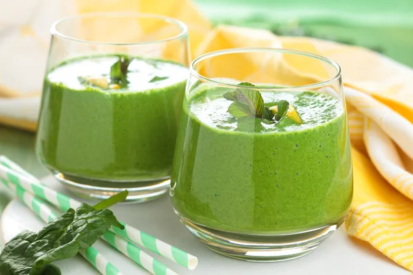 Batido de espinacas con menta . —  Fotos de Stock