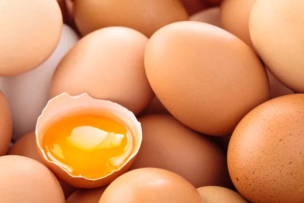 Fresh eggs background. — Stock Photo, Image