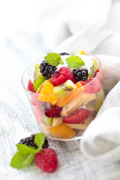 Ensalada de frutas saludables . —  Fotos de Stock