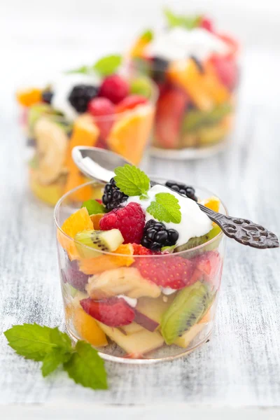Ensalada de frutas saludables . —  Fotos de Stock