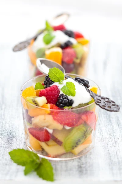 Ensalada de frutas saludables . — Foto de Stock