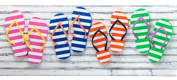 Kleurrijke flip-flops. — Stockfoto