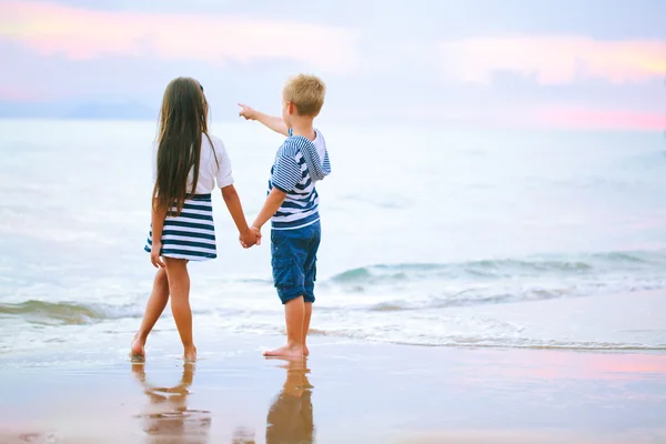 Sonnenuntergang am Strand. — Stockfoto