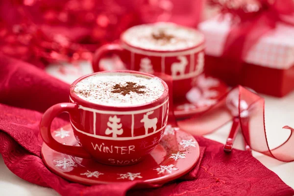 Cups with hot chocolate for Christmas day. — Stock Photo, Image