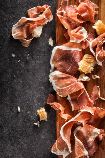 Fatias Prosciutto Fundo Escuro Vista Superior Imagem De Stock