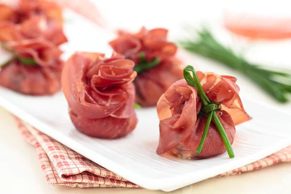 Aperitivos Bresaola para vacaciones . — Foto de Stock