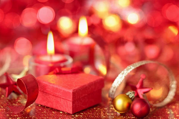 Gift and candles. — Stock Photo, Image