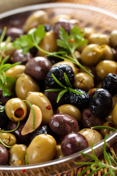 Marinované olivy. — Stock fotografie