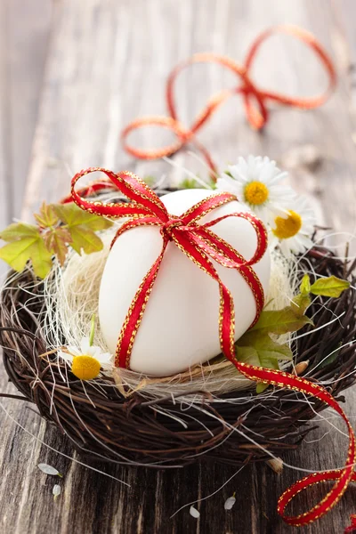 Easter egg in nest. — Stock Photo, Image