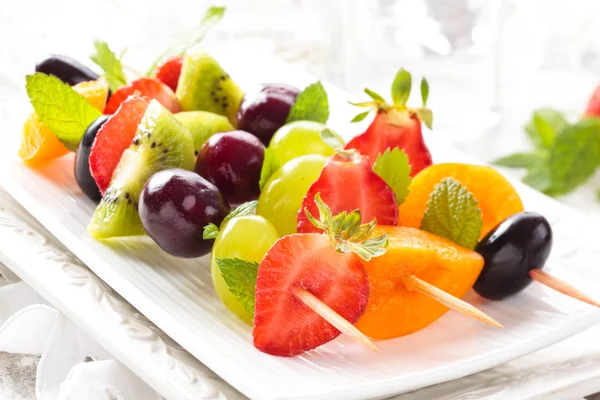 Frutas en palitos . — Foto de Stock