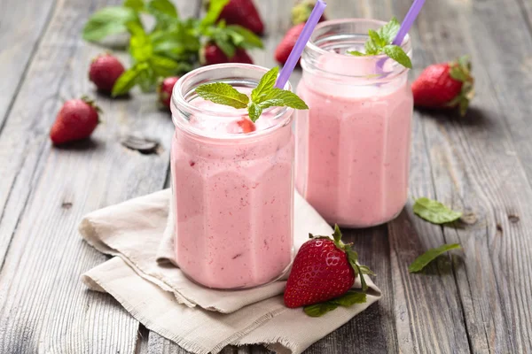 Strawberry milkshake. — Stock Photo, Image