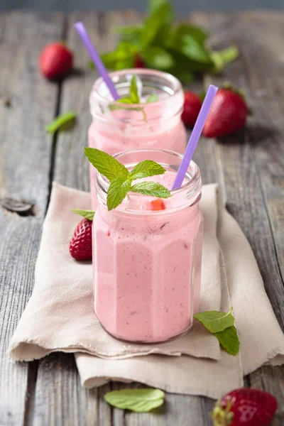 Strawberry milkshake. — Stock Photo, Image