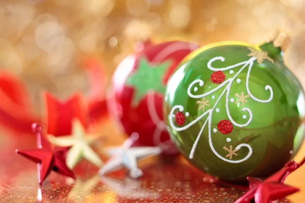 Bolas de Navidad y estrellas. — Foto de Stock