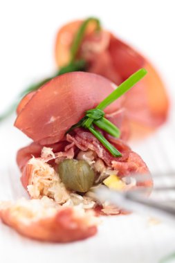 Doldurulmuş bresaola meze.