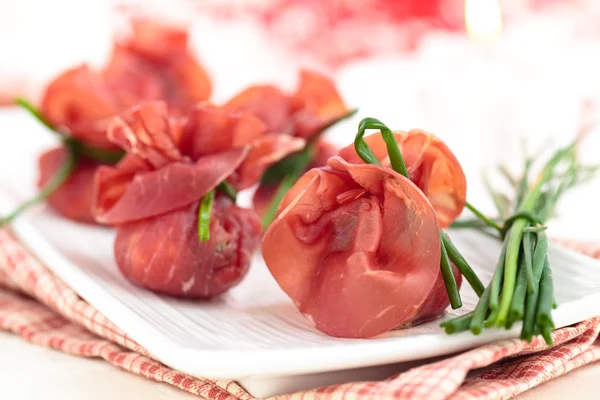 Stuffed bresaola appetizers. — Stock Photo, Image