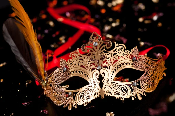 Maschera carnevale d'oro . — Foto Stock