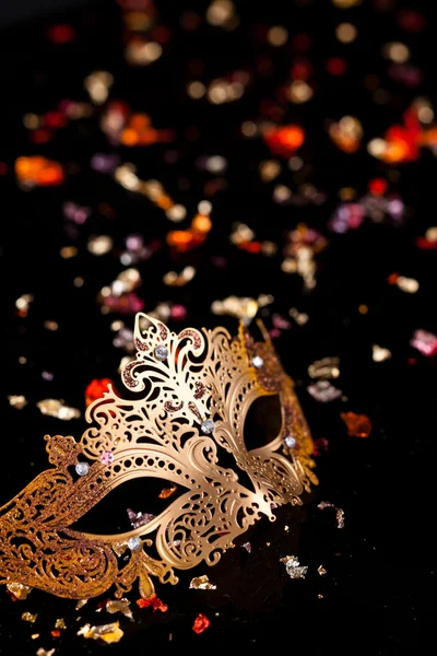 Золотий карнавальні маски  . — стокове фото
