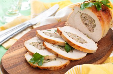 doldurulmuş hindi göğsü.