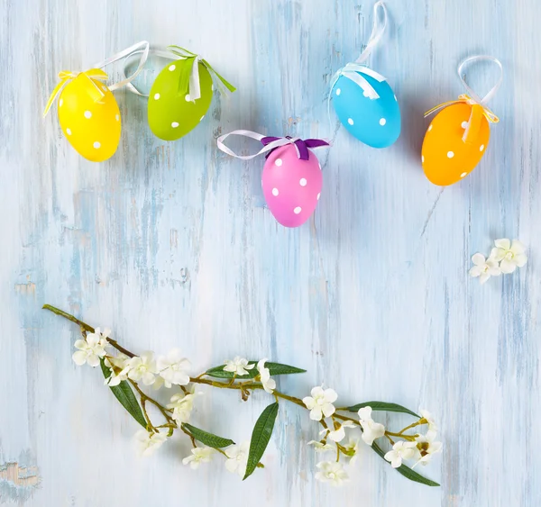 Huevos de Pascua en fila. — Foto de Stock