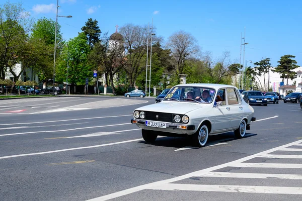 Бухарест Румыния Апреля 2021 Старый Ретро Белый Румынский Dacia 1310 — стоковое фото