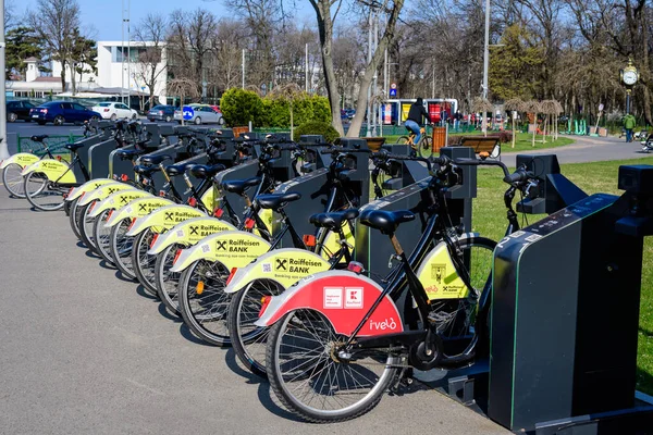 Bucarest Roumanie Avril 2021 Vélos Libre Service Ivelo Raiffeisen Bank — Photo