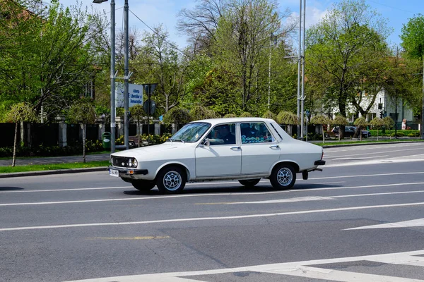 Bucarest Roumanie Avril 2021 Vieux Rétro Blanc Roumain Dacia 1310 — Photo