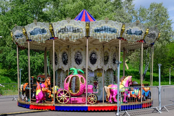 Bukarest Rumänien Mai 2021 Buntes Kinderkarussell Mit Gemischten Spielzeugen Und — Stockfoto