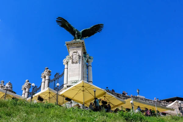 Budapest Hungría Agosto 2019 Una Estatua Bronce Turul Pájaro Mítico — Foto de Stock
