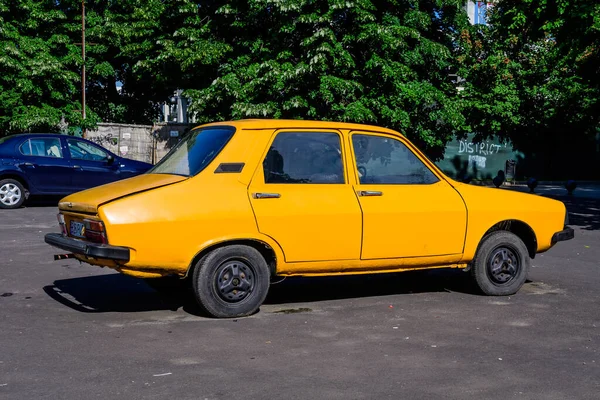 루마니아 부쿠레슈티 2021 여름날 거리에 주황색 루마니아 Dacia 1300 스러운 — 스톡 사진