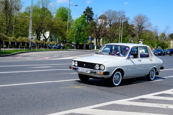 Bukareszt Rumunia Kwietnia 2021 Stary Retro Biały Rumuński Dacia 1310 — Zdjęcie stockowe