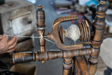 Eski dönme dolaptaki iplik