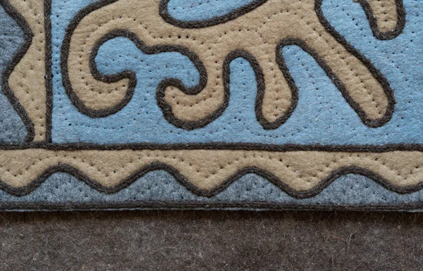 Geleneksel satılık halılar, el yapımı kırgız halısı.