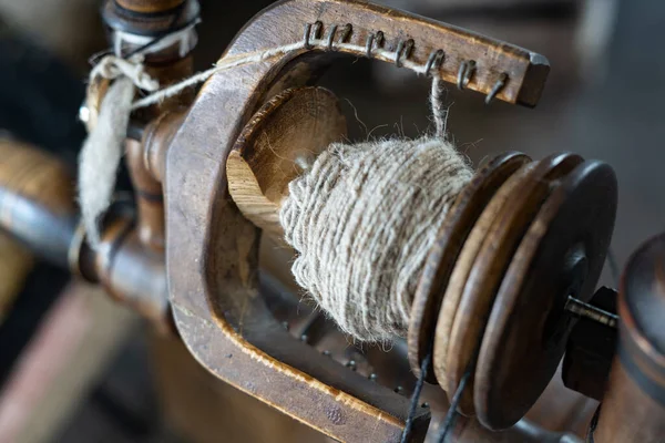 Thread Old Spinning Wheel — Stock Photo, Image