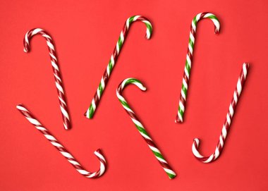 Noel lolipoplarıyla grafiksel desen. Üst görünüm.