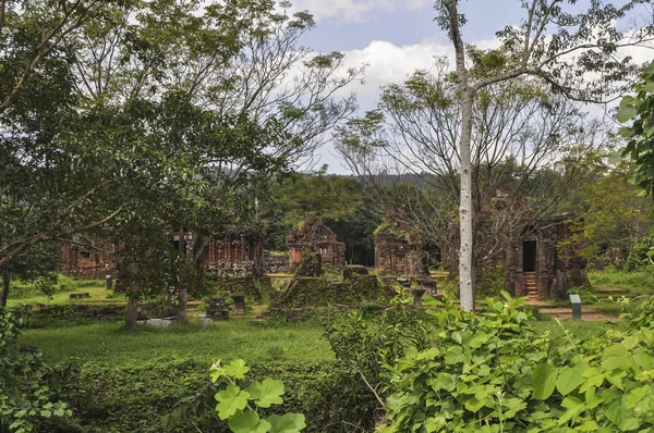 Ruïnes van de tempel van mijn zoon — Stockfoto