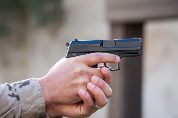 Man with gun — Stock Photo, Image