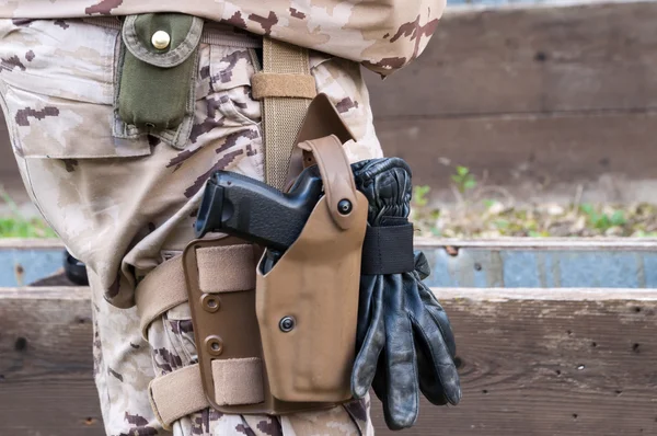 Pistole mit Holster — Stockfoto